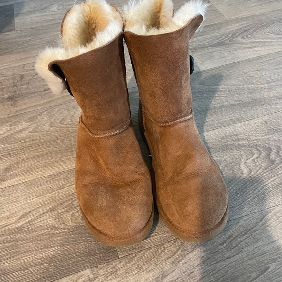 Ugh boots size 8 - Picture 3 of 7